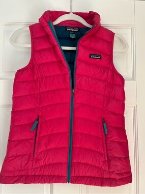 Patagonia Hot Pink Quilted Down Vest with Teal Trim Girls 10/12